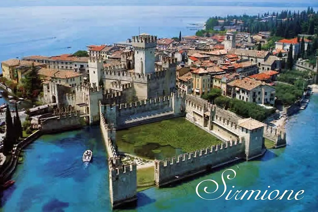 Apartament Luminoso Trilocale Con Piscina E Giardino Privato Desenzano del Garda 0*,