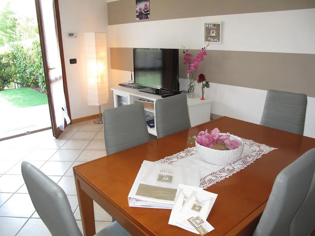 Apartment Ferienwohnung Luminoso Trilocale Con Piscina E Giardino Privato Desenzano del Garda Italien