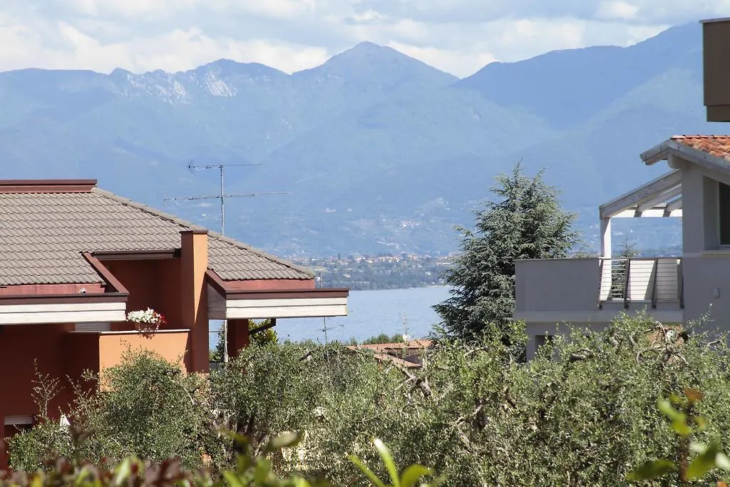Ferienwohnung Luminoso Trilocale Con Piscina E Giardino Privato Desenzano del Garda